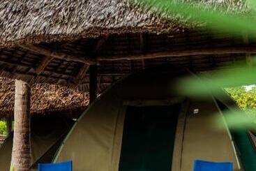 استراحتگاه Butiama Marine Camp
