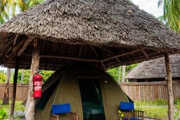 استراحتگاه Butiama Marine Camp