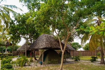 استراحتگاه Butiama Marine Camp