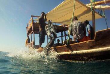 استراحتگاه Butiama Marine Camp