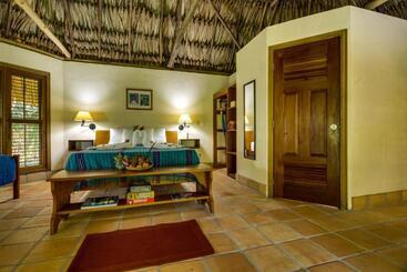 استراحتگاه Tanager Rainforest Lodge