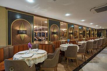 هتل Elysium Green Suites