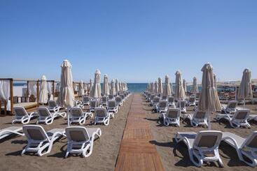 هتل Elysium Green Suites