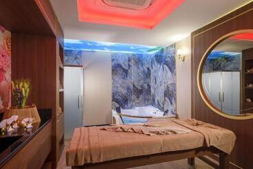 هتل Elysium Green Suites