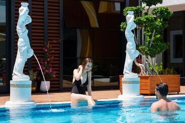 هتل Elysium Green Suites