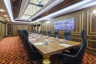 هتل Elysium Green Suites