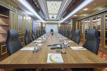 هتل Elysium Green Suites