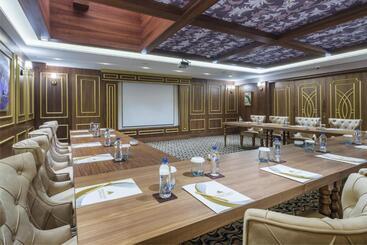 هتل Elysium Green Suites