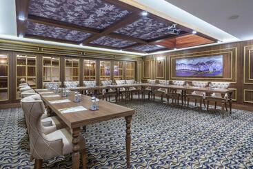 هتل Elysium Green Suites