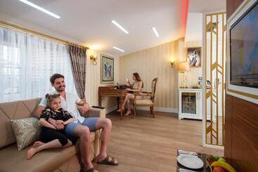 هتل Elysium Green Suites