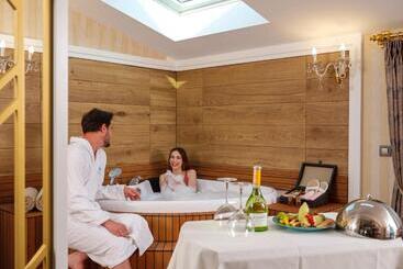هتل Elysium Green Suites