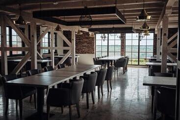 هتل Domeniile Panciu Winery & Resort