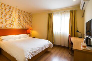 هتل Home Inn Nantong Tongzhou Shimin Square Pedestrian Street