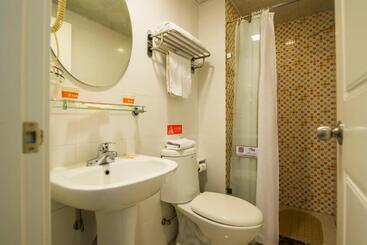 هتل Home Inn Nantong Tongzhou Shimin Square Pedestrian Street
