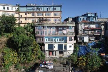 تختخواب و صبحانه Aizawl