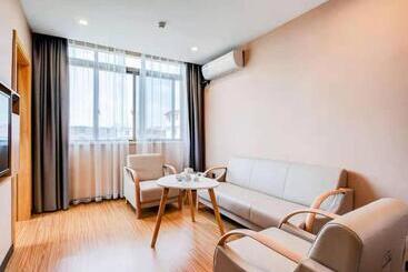 هتل 7days Premium Longyan Liancheng Guanzhi Mountain Scenic Spot Branch