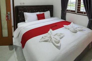 فندق Reddoorz Near Citraland Gama City Medan