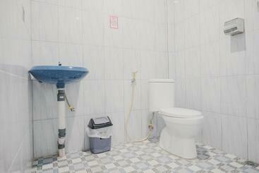 پانسیون Reddoorz Near Nagoya Hill Batam 4