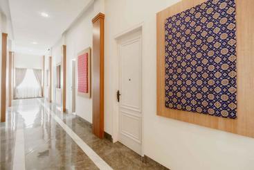 פנסיון Reddoorz Plus Syariah @ Jalan Dr Sutomo Padang