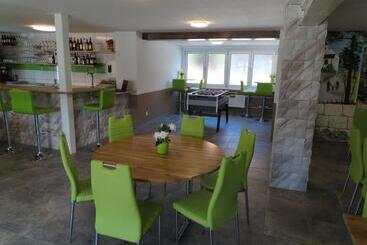 호스텔 Gasthof Schwanen Radelfingen