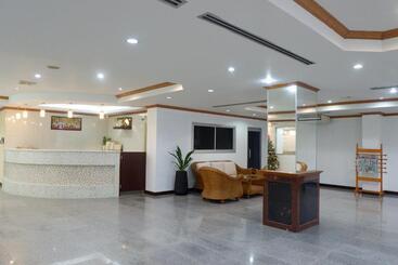 هتل Auychai Grand