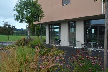 Wyna Motel