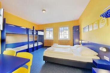 Bed Nbudget Expo Hostel Rooms