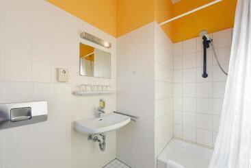 Bed Nbudget Expo Hostel Rooms