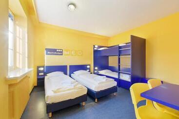 Bed Nbudget Expo Hostel Rooms