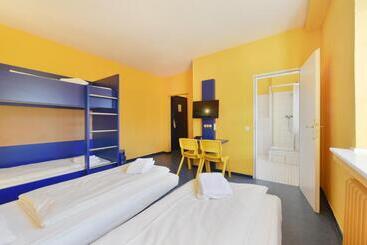 Bed Nbudget Expo Hostel Rooms