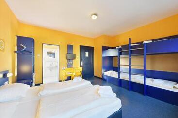 Bed Nbudget Expo Hostel Rooms