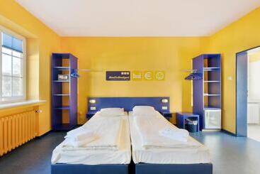 Bed Nbudget Expo Hostel Rooms