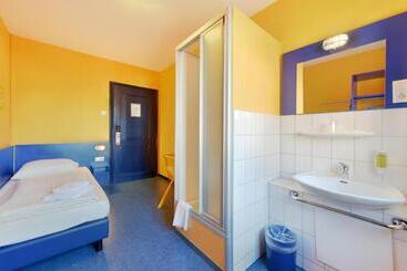 Bed Nbudget Expo Hostel Rooms