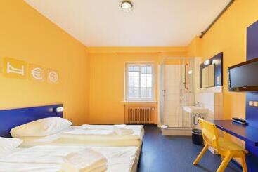 Bed Nbudget Expo Hostel Rooms