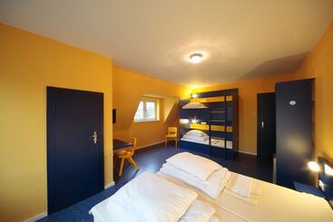 Bed Nbudget Expo Hostel Rooms