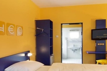 Bed Nbudget Expo Hostel Rooms