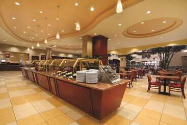 Embassy Suites By Hilton Norman Hotel & Conference Center