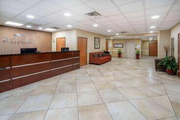 هتل Baymont By Wyndham Savannah South