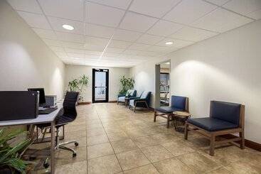 هتل Clarion Pointe Charleston  West Ashley
