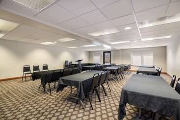 هتل Clarion Pointe Charleston  West Ashley