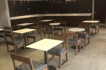 هتل Clarion Pointe Charleston  West Ashley