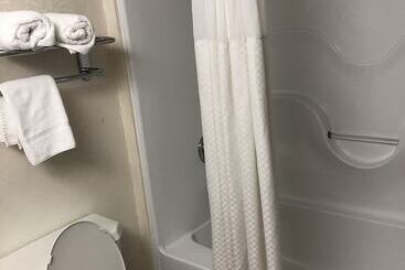 هتل Clarion Pointe Charleston  West Ashley