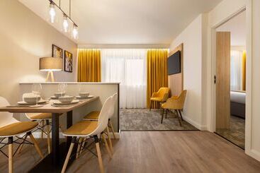هتل Super 8 By Wyndham Durham