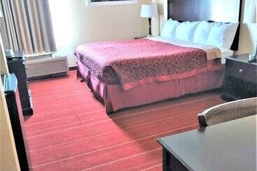 هتل Days Inn By Wyndham Semmes Mobile