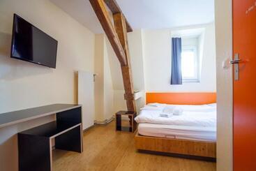 Easyhotel Basel   Self Service And Self Check In