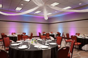 هتل Embassy Suites By Hilton Charleston Airport Convention Ctr