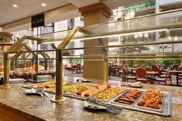 هتل Embassy Suites By Hilton Charleston Airport Convention Ctr