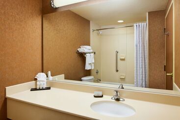 هتل Embassy Suites By Hilton Charleston Airport Convention Ctr