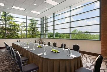 هتل Embassy Suites By Hilton Charleston Airport Convention Ctr