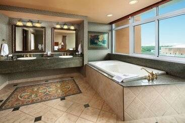 هتل Embassy Suites By Hilton Charleston Airport Convention Ctr
